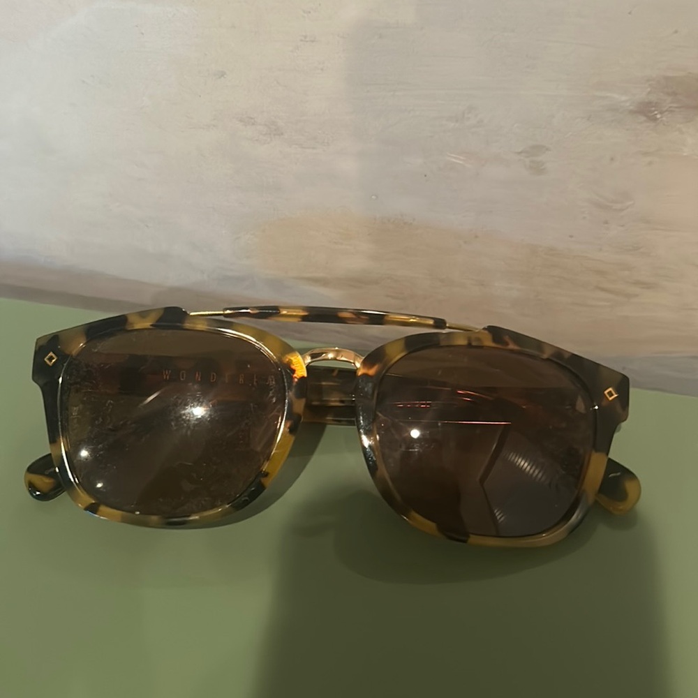 Wonderland sunglasses